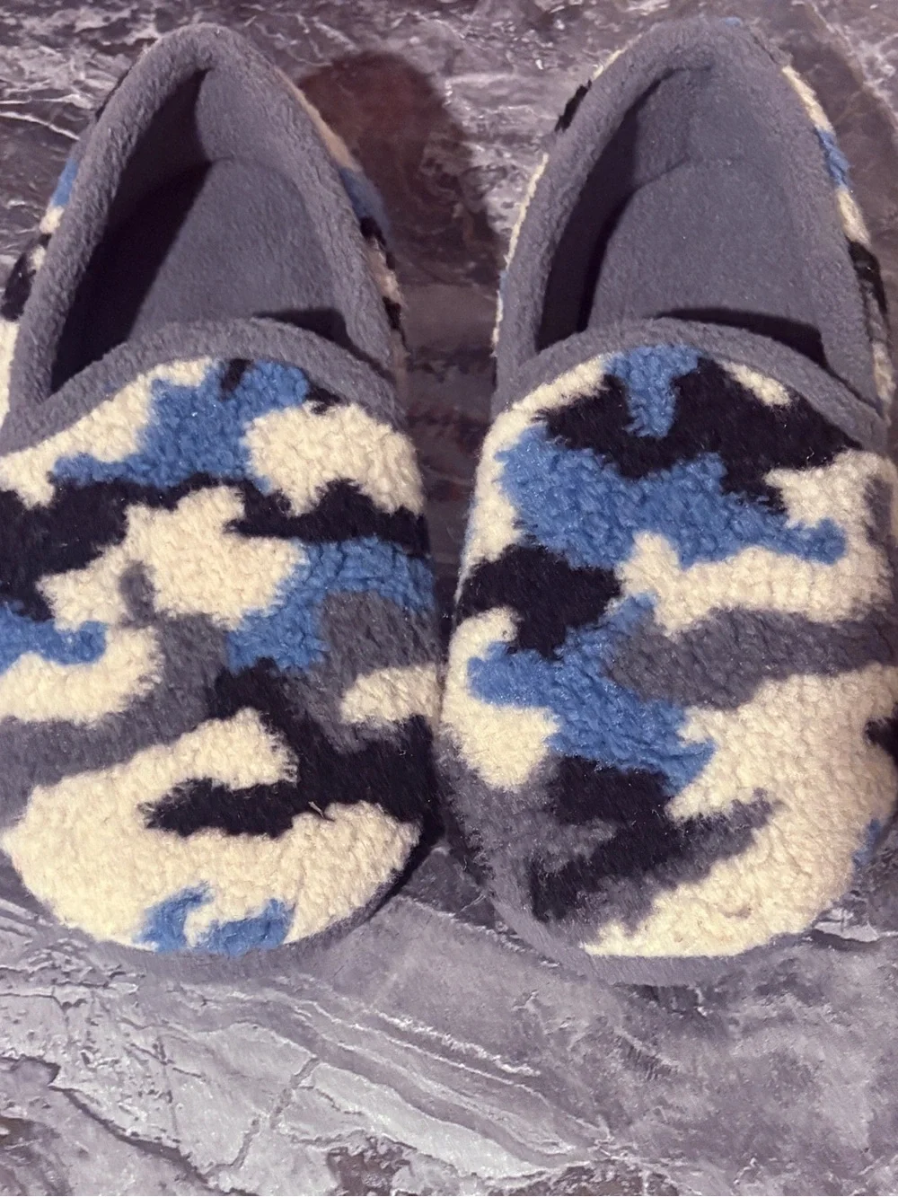 Boys Slip-On House Slippers Size 13/1